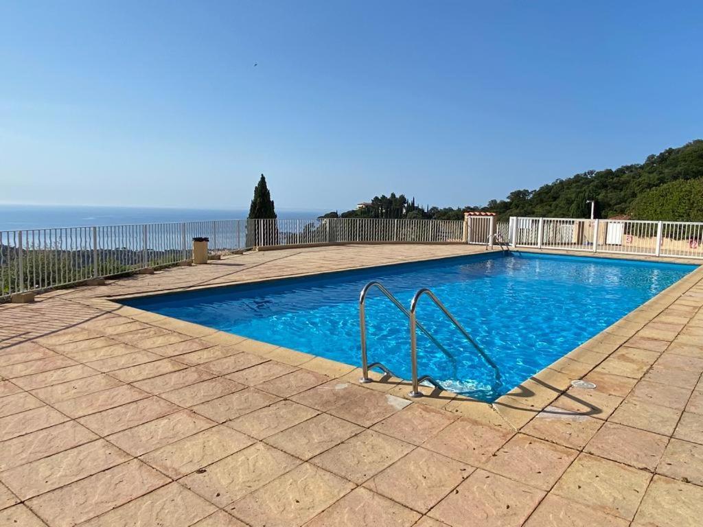 Location Vacance Vue Mer 4 A 6 Personnes Кавалер-сюр-Мер Екстер'єр фото