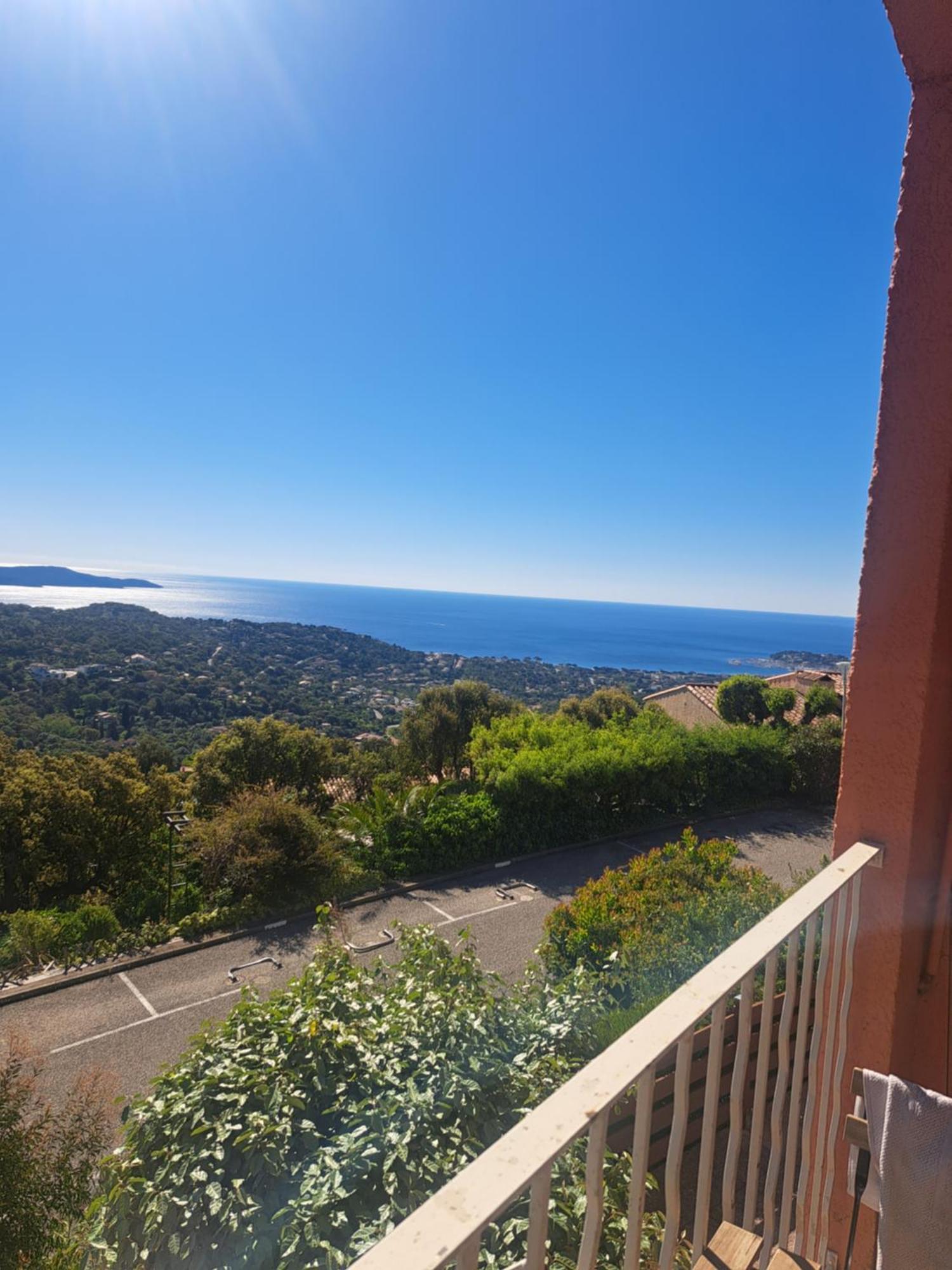 Location Vacance Vue Mer 4 A 6 Personnes Кавалер-сюр-Мер Екстер'єр фото